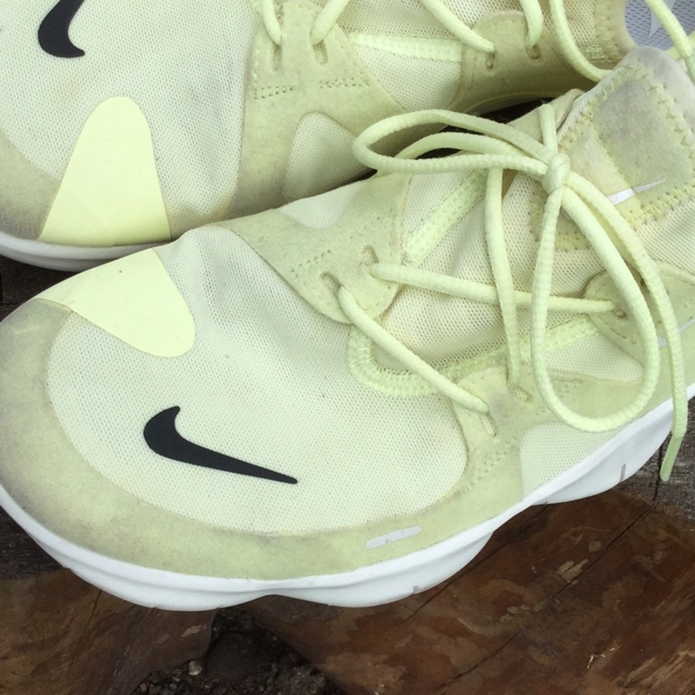 Nike free tennis shoes travel vacay lounge cabin spa resort club farmer’s market - Picture 2 of 11